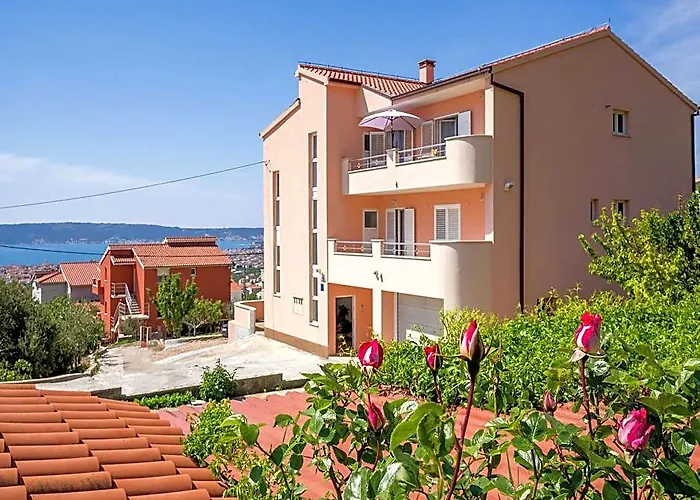 Sea-View Retreat, Kastel