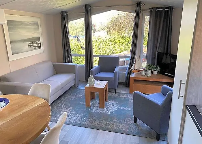 Mooi Chalet In Havenplaatsje Op Fietsafstand Van Het Strand Bij Ouddorp