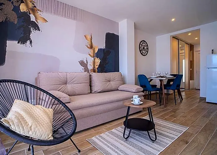 Laurel Apartments