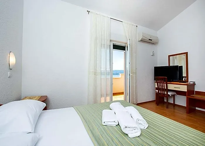 Charming Seaside Apartment