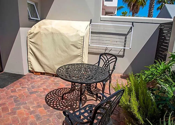 Waterfront 2 Bedroom Home With Mooring At Knysna Quays - Life On The Water