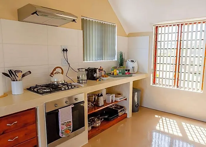 Arnelia House