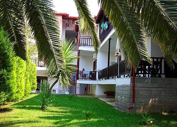 Pella House Studios & Apartments