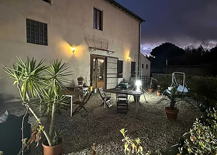 - Il Casale Toscano Guesthouse - 1900 Mt From Pisa Tower - No Air Conditioning But Fan In The Room- No Fridge - No Breakfast - Free Parking - Check In From 3 Pm -