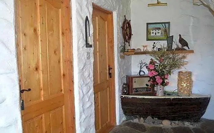 Lissyclearig Thatched Cottage