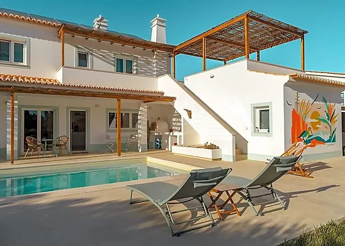 Birds Of Paradise - Boutique Surf Lodge