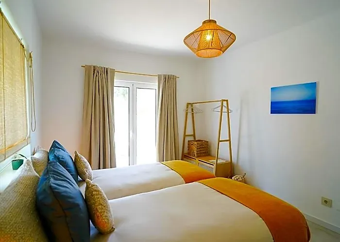 Birds Of Paradise - Boutique Surf Lodge