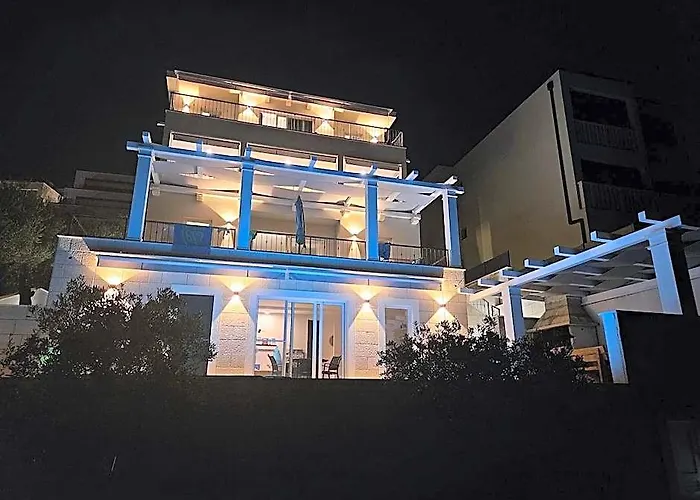 Villa Lux Apartments