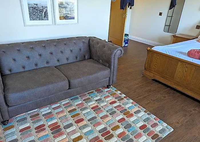 Three Horseshoes Inn