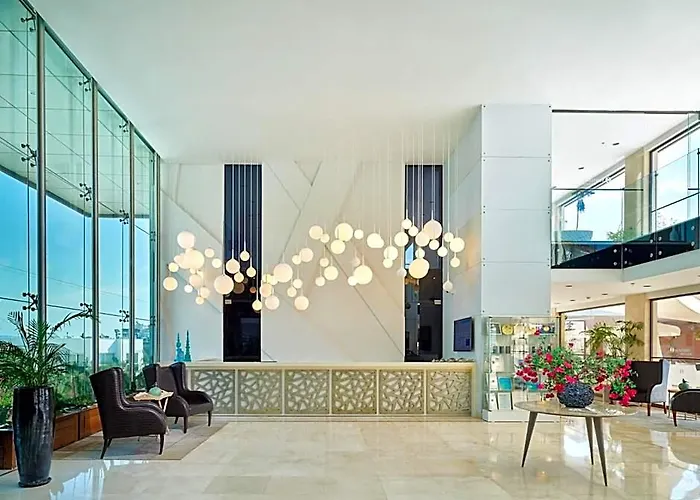 Bellazure Hotel
