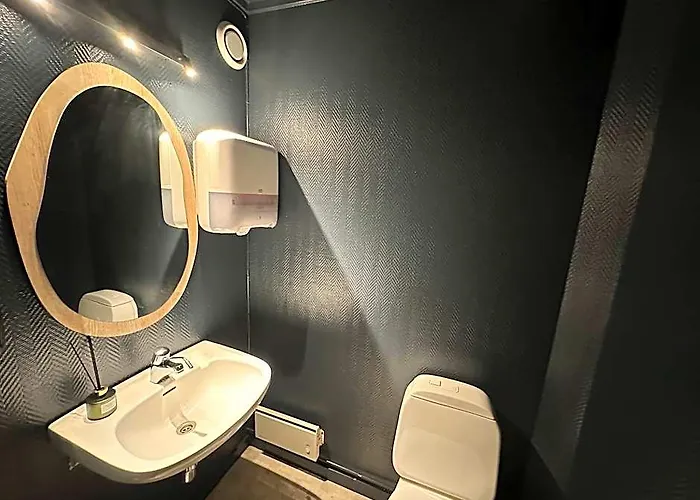 Astra Whale - Waterfront Boutique Hostel In Lofoten