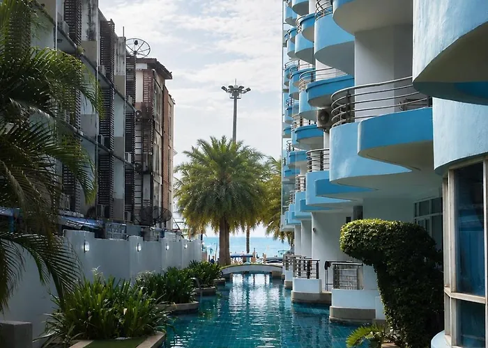 Beachfront Pool Access Apartment Free Disney Plus