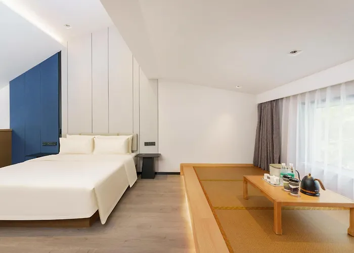 Dalian Airport Yingke Road Atour Hotel