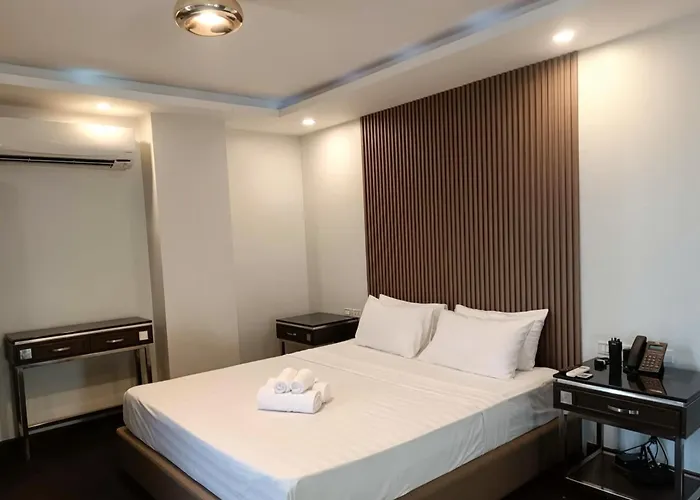 Fields Palace Hotel
