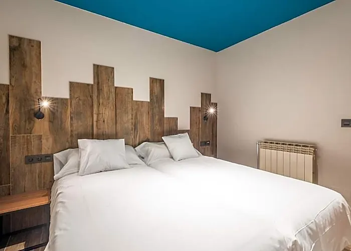 Hotel Crest