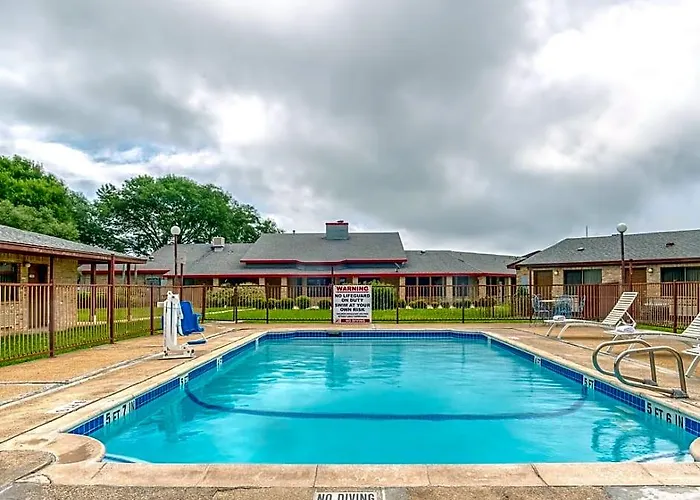 Americas Best Value Inn Lockhart
