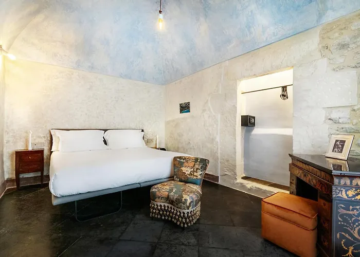 P43 Sicilian Suites