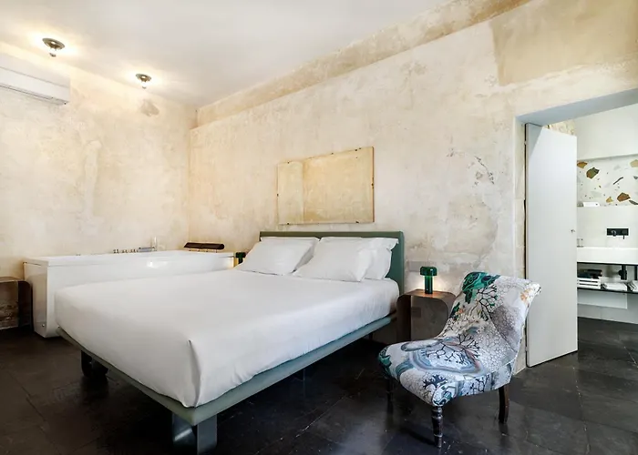 P43 Sicilian Suites