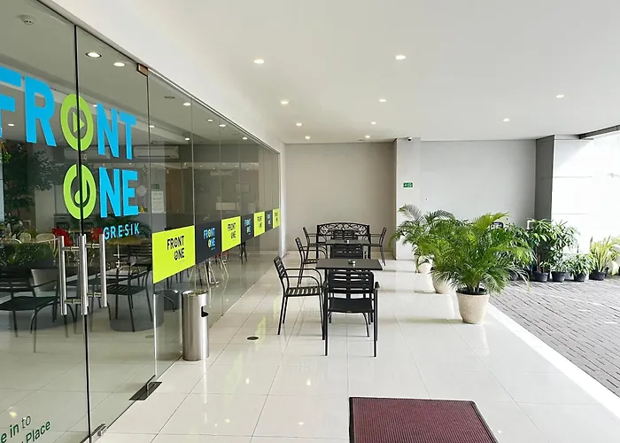 Front One Hotel Gresik