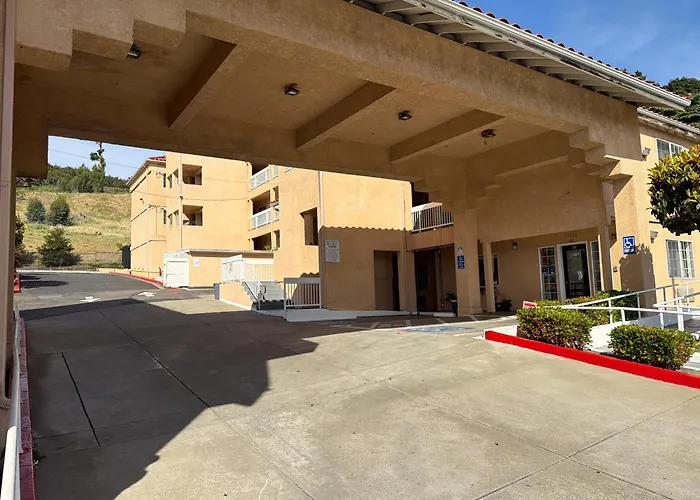 Foothills Inn
