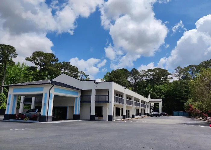 Speedway Inn & Suites