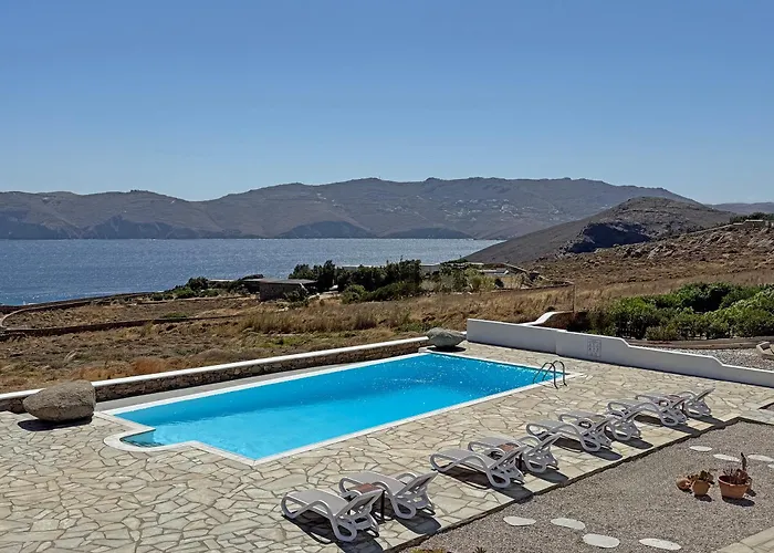Yakinthos Suites