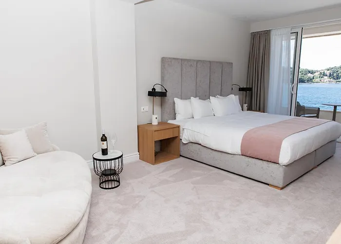 Hotel M