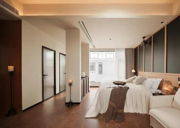 Mountain And Awakening Moon Mont Luna Designer Homestay Shangri La Dokham City Ancient Town Hotel,Provide High Speed Rail Station Pick Up Service