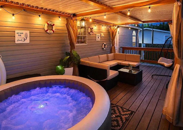 Book A Paradise With Jacuzzi, Bbq & Paddleboards