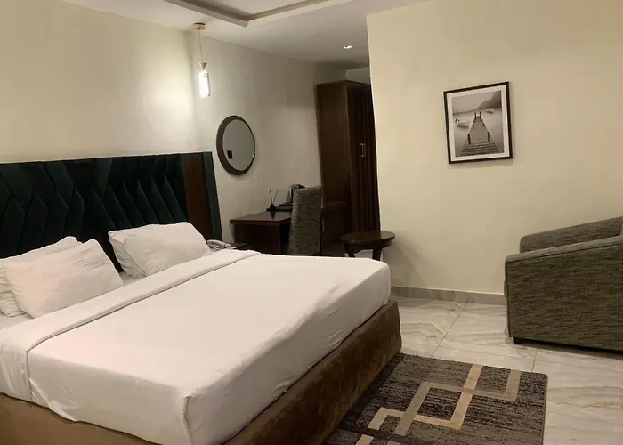 Adwels Hotel&Suites