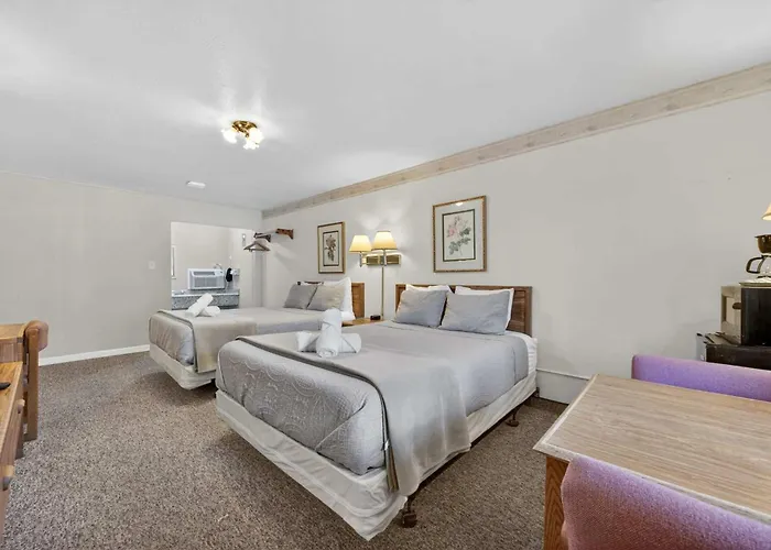 Eagle Motel Suite 112