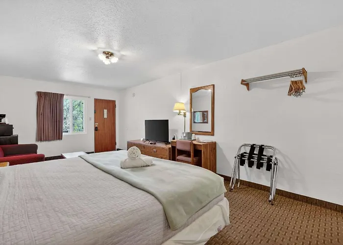 Eagle Motel Suite 107