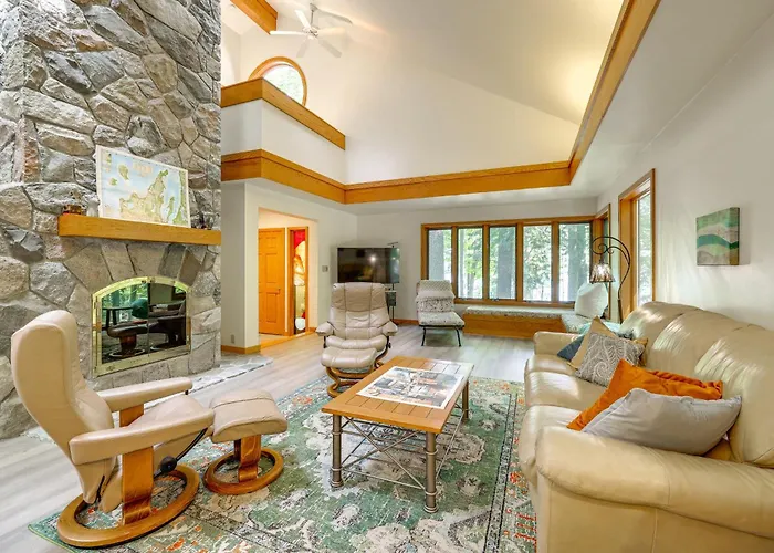 Glen Arbor Home W/ Glen Lake Access & Shared Dock!