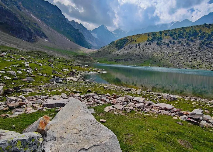 Rama Lake View Hotel And Resturant