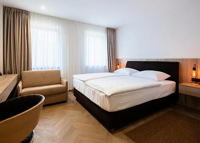 Hotel TRS