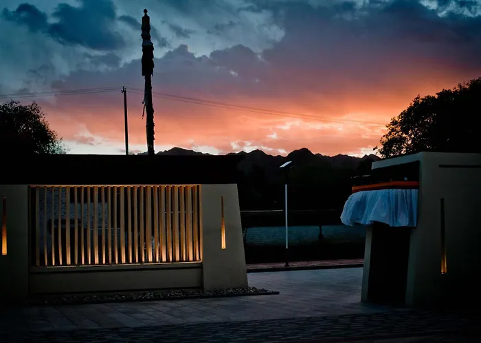 Shigatse Summer Palace Healing Hotel