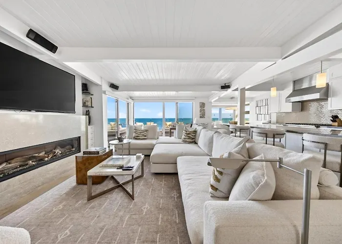 Malibu Beachfront 4Br, Sea Views & Beach Access