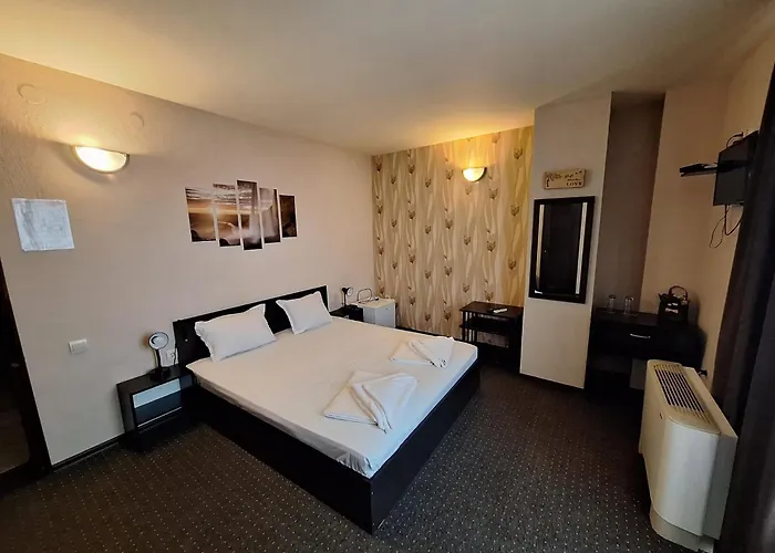 Hotel Opalchenets Стаи За Гости И Парти Зала