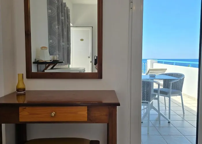 Gabi Rooms In Sougia