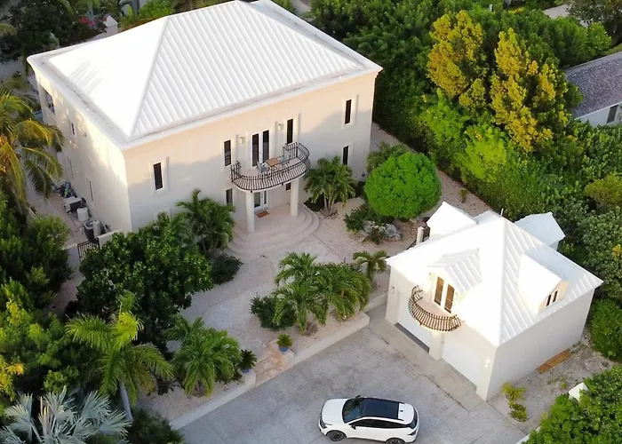 Luxe Villa Siena With Private Guest Suite