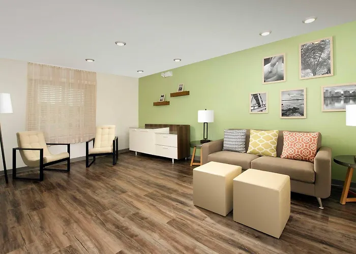 Woodspring Suites Glendale Sports & Entertainment District