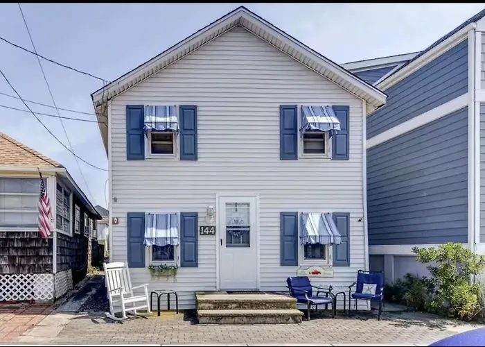 Cottage Steps From The Beach!