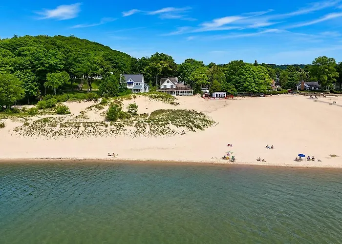 New! The Frankfort Beach House - Spectacular!