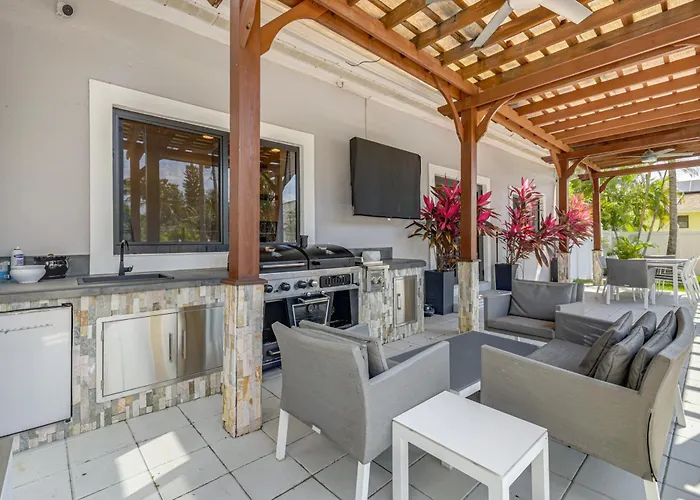 Walk To Water! Boynton Beach Gem W/ Backyard Oasis