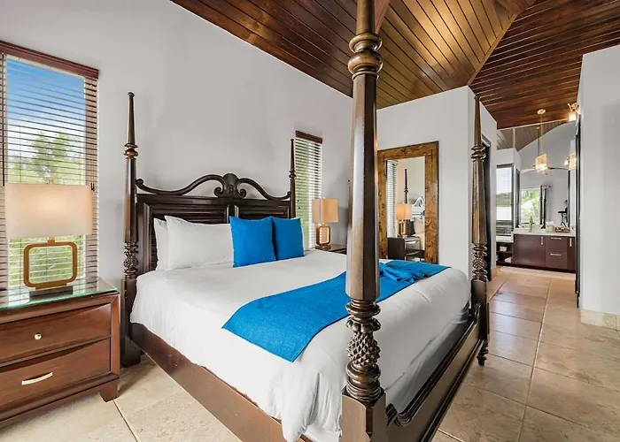 Luxe Villa Siena With Private Guest Suite
