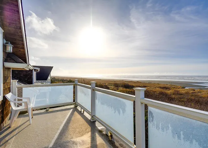 4Br/4Ba Beachfront Retreat With Hot Tub And Sauna