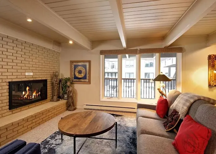 Great 2 Bedroom Condo Next To The Gondola, Aspen