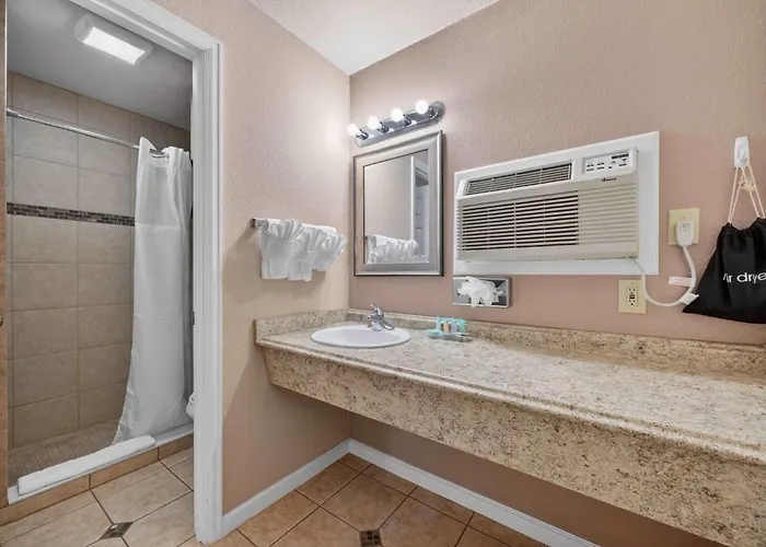 Eagle Motel Suite 121
