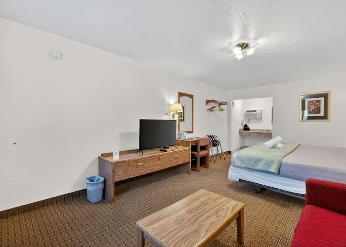 Eagle Motel Suite 107