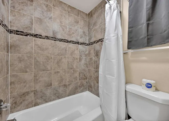 Eagle Motel Suite 117
